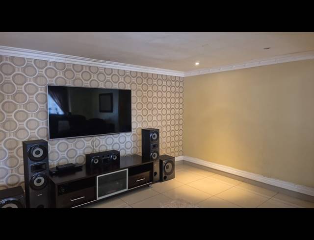 6 BEDROOM HOUSE FOR SALE IN SOMERSET PARK